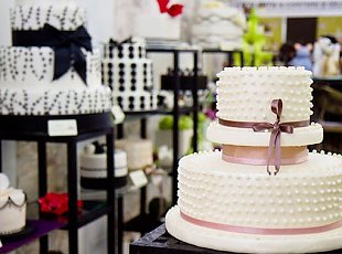 Modele si idei pentru tortul alb de nunta